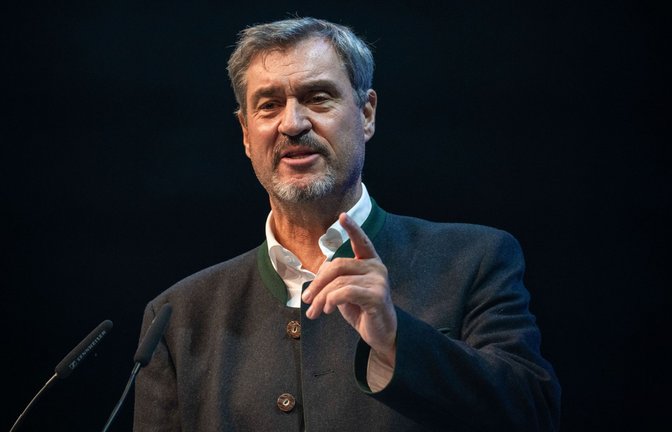 Markus Söder mahnt Schwarz-Rot zur Geschlossenheit.<span class='image-autor'>Foto: Pia Bayer/dpa</span>