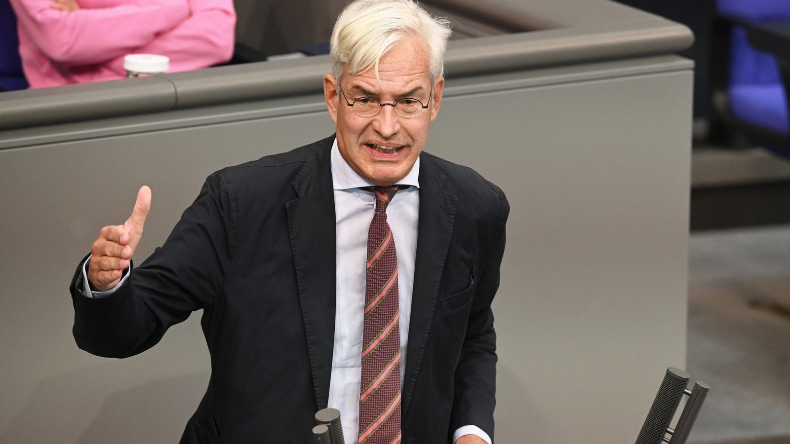 Eine Steuerreform müsse zu einem wesentlichen Teil durch Einsparungen beim Staat gegenfinanziert werden, fordert Mathias Middelberg. (Archivbild)Foto: Anna Ross/dpa