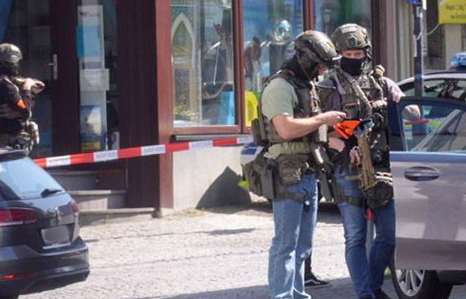 Die Geiselnahme in Sinzig ist beendet.<span class='image-autor'>Foto: Thomas Frey/dpa/Thomas Frey</span>