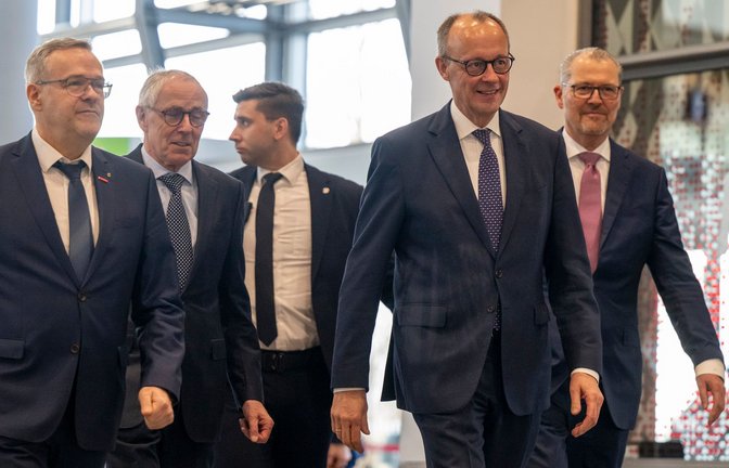 Die Spitzenverbände der deutschen Wirtschaft sehen das Treffen mit den Spitzen der Koalition und Gewerkschaften am Mittwoch im Kanzleramt als Chance für einen gemeinsamen Reformkurs. (Archivbild)<span class='image-autor'>Foto: Peter Kneffel/dpa</span>