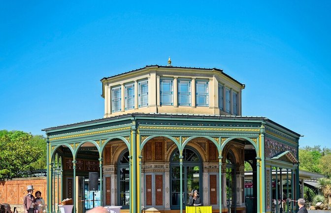 Der sanierte Pavillon am Eingang der Wilhelma strahlt in neuem Glanz.<span class='image-autor'>Foto: Lichtgut/Rettig</span>