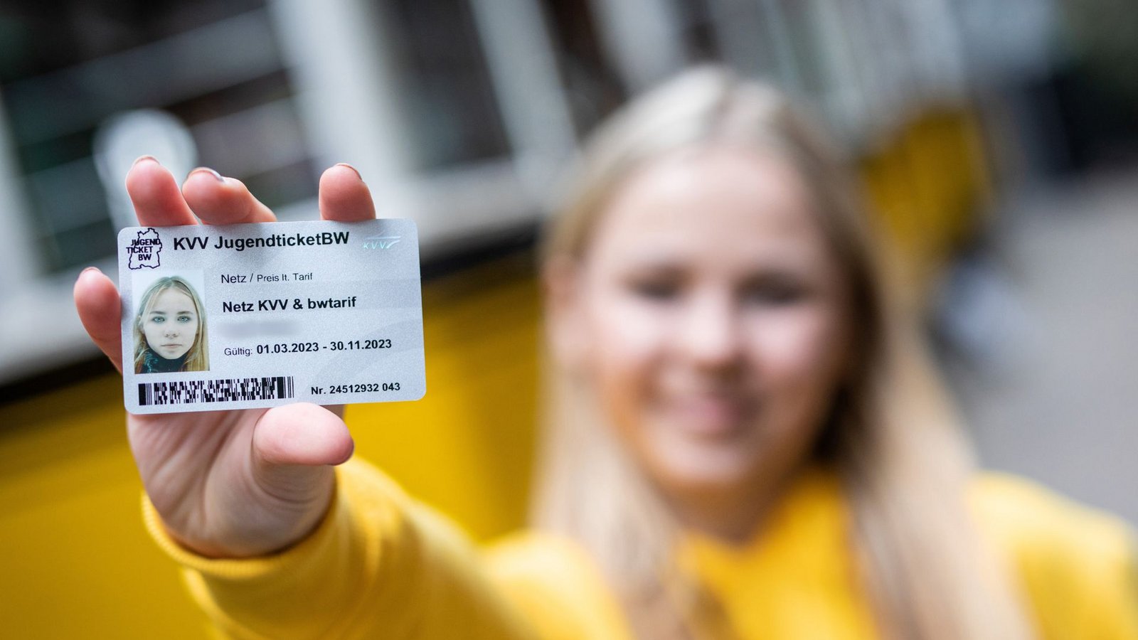 So sieht es aus, das neue Jugendticket in Baden-Württemberg.Foto: dpa/Christoph Schmidt So sieht es aus, das neue Jugendticket in Baden-Württemberg.Foto: dpa/Christoph Schmidt