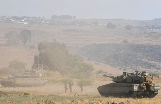 Israelischer Panzer an der Grenze zum Libanon.<span class='image-autor'>Foto: Gil Eliyahu/JINI/XinHua/dpa/Gil Eliyahu</span>