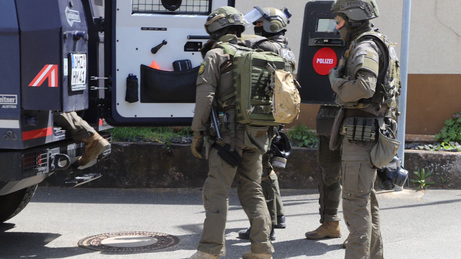 Polizisten des SEK Baden-Württemberg bereiten auf dem Symbolfoto einen Einsatz vor.Foto: StZN/Feyder Polizisten des SEK Baden-Württemberg bereiten auf dem Symbolfoto einen Einsatz vor.Foto: StZN/Feyder