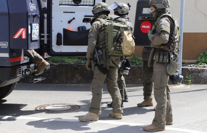 Polizisten des SEK Baden-Württemberg bereiten auf dem Symbolfoto einen Einsatz vor.<span class='image-autor'>Foto: StZN/Feyder</span>