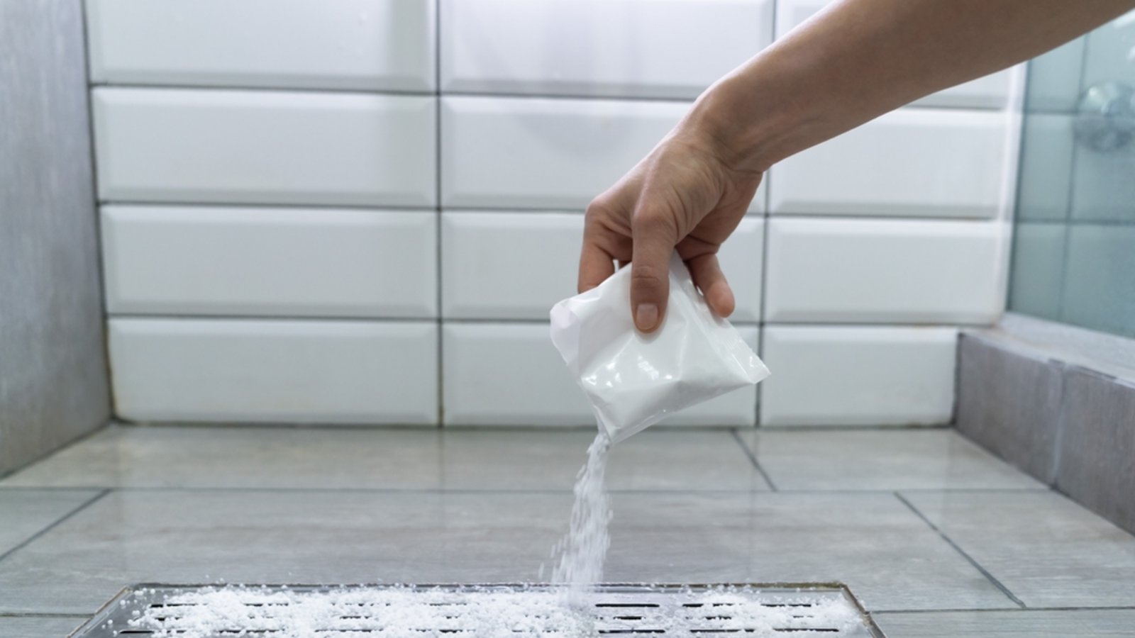So wird der Ablauf wieder frei.Foto: DimaBerlin / shutterstock.com So wird der Ablauf wieder frei.Foto: DimaBerlin / shutterstock.com