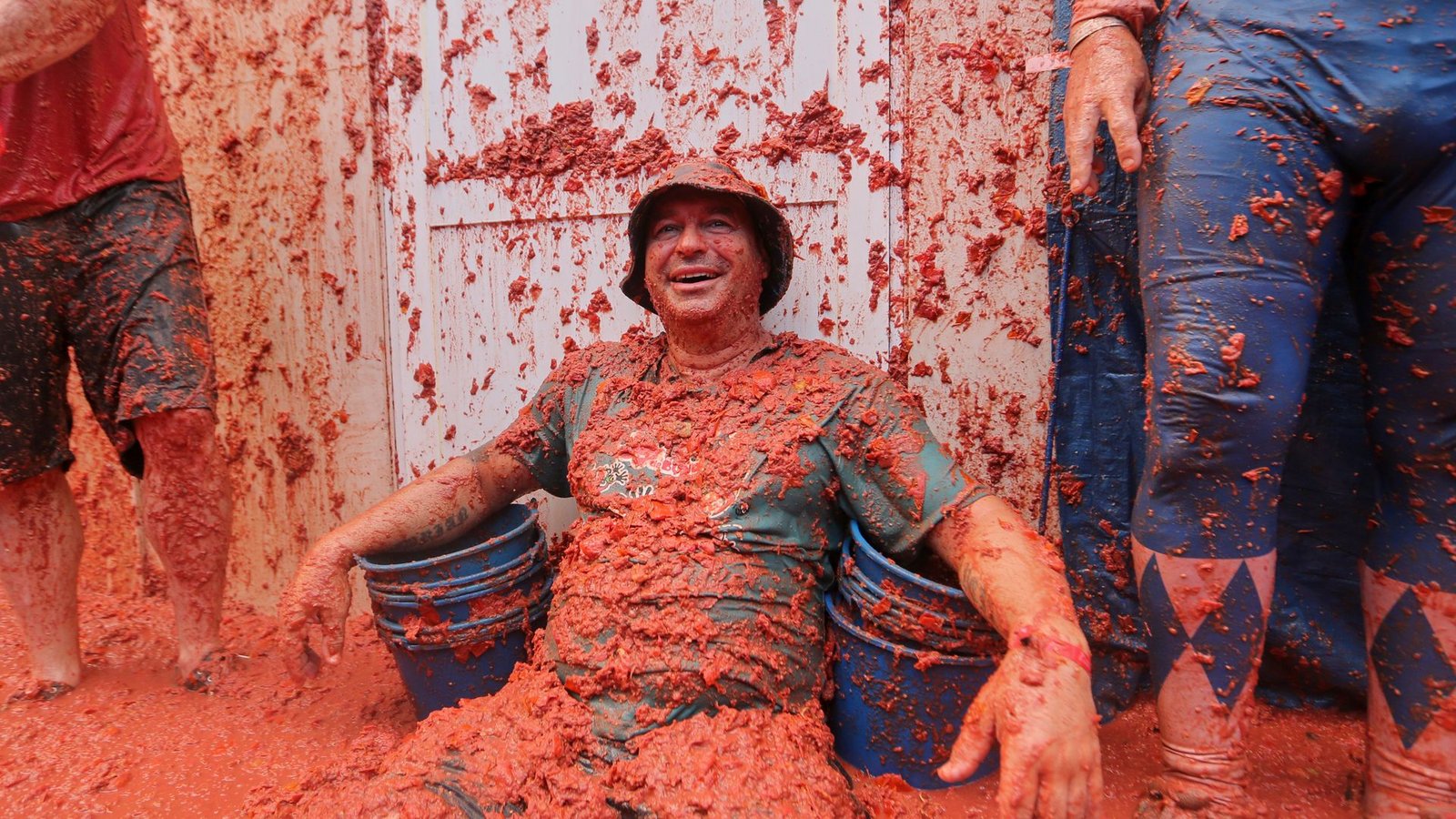 Am Ende sieht man nur noch "rot".Foto: Alberto Saiz/AP/dpa Am Ende sieht man nur noch "rot".Foto: Alberto Saiz/AP/dpa