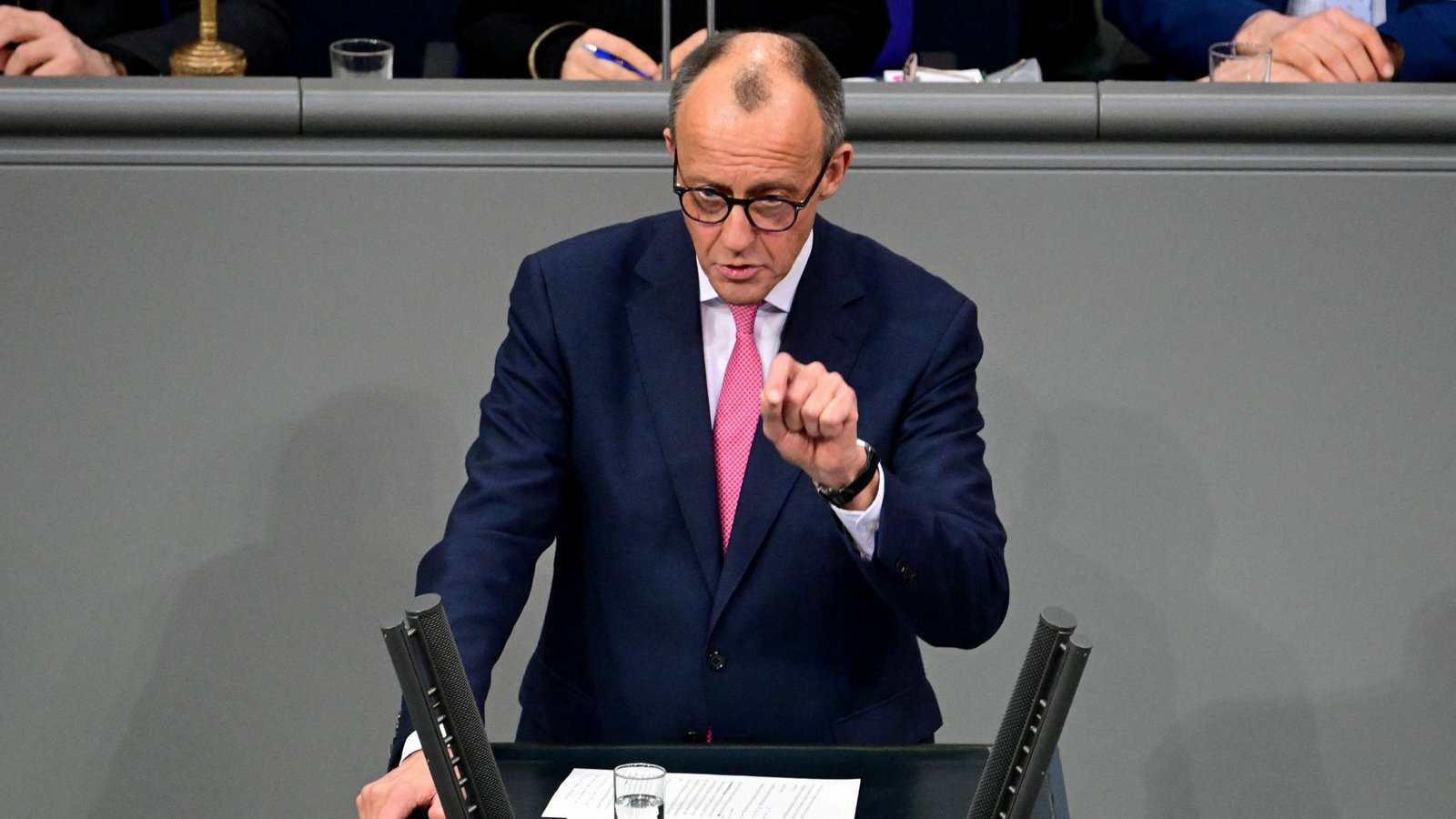 Im Bundestag: Unionskanzlerkandidat Friedrich Merz.Foto: AFP/TOBIAS SCHWARZ