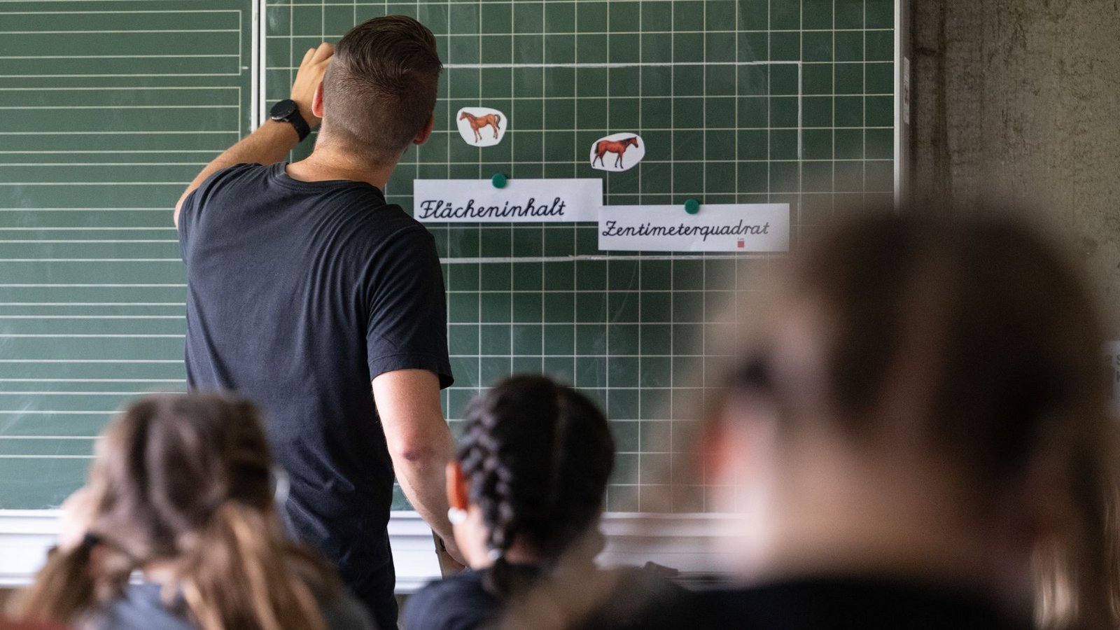 Kultus- und Finanzministerium haben am Montag die Untersuchungsergebnisse vorgelegt. (Symbolfoto)Foto: Marijan Murat/dpa Kultus- und Finanzministerium haben am Montag die Untersuchungsergebnisse vorgelegt. (Symbolfoto)Foto: Marijan Murat/dpa