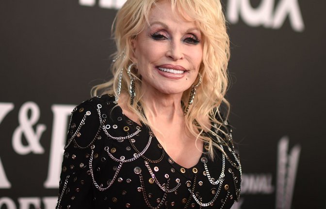 Dolly Parton sagt lange geplante Auftritte in Las Vegas ab. (Archivbild)<span class='image-autor'>Foto: Richard Shotwell/Invision via AP/dpa</span>