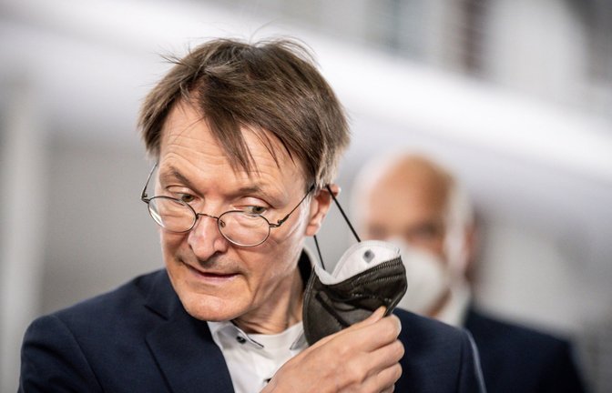 Auch Bundesgesundheitsminister Karl Lauterbach lockert die Maskenpflicht.<span class='image-autor'>Foto: dpa/Michael Kappeler</span>