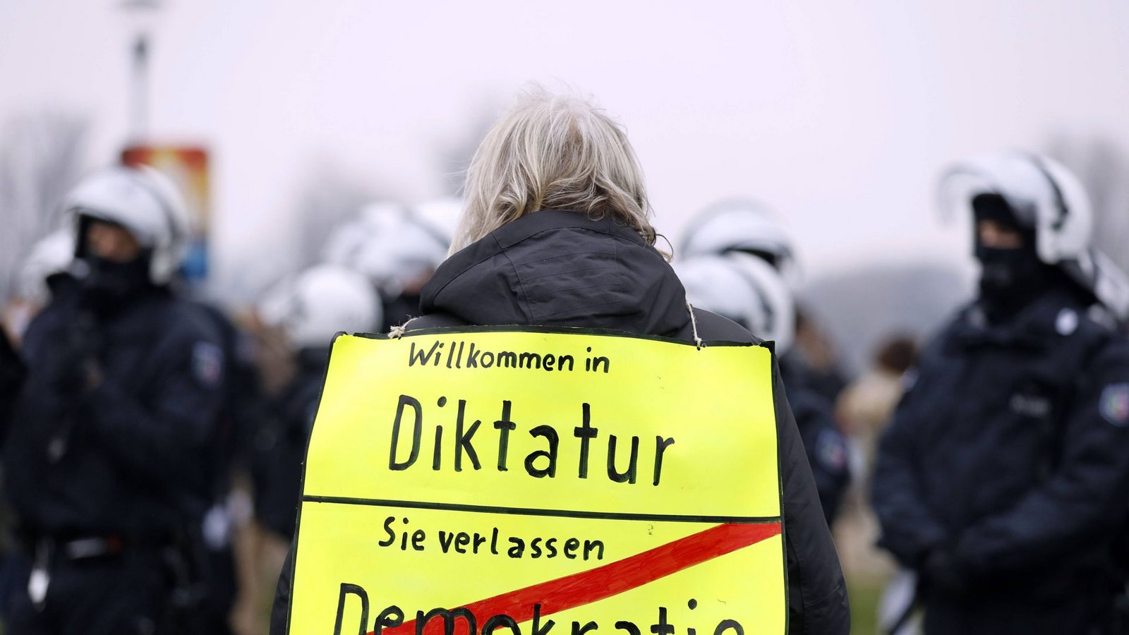 Während der Coronakrise zeigten sich populistische Tendenzen vor allem bei den Querdenkerdemos.Foto: IMAGO/Panama Pictures/IMAGO/Christoph Hardt Während der Coronakrise zeigten sich populistische Tendenzen vor allem bei den Querdenkerdemos.Foto: IMAGO/Panama Pictures/IMAGO/Christoph Hardt