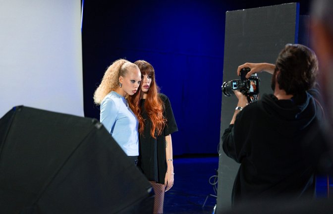In der 5. Folge von „Germany’s Next Topmodel“ 2025 stand ein Fotoshooting mit großen Emotionen auf dem Plan.<span class='image-autor'>Foto: ProSieben/Daniel Graf</span>