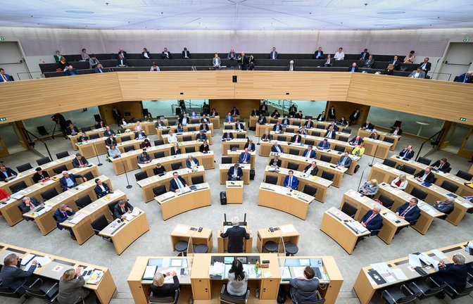 Die Sollstärke des Landtags beträgt 120 Abgeordnete. Aktuell sind es 154.<span class='image-autor'>Foto: dpa/Sebastian Gollnow</span>