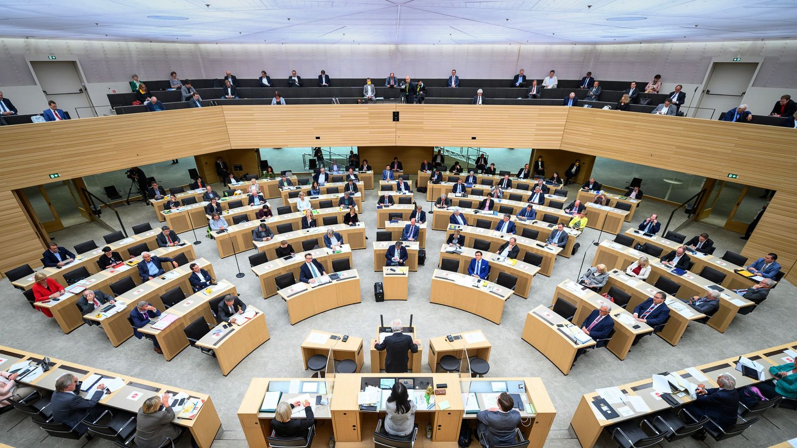 Die Sollstärke des Landtags beträgt 120 Abgeordnete. Aktuell sind es 154.Foto: dpa/Sebastian Gollnow Die Sollstärke des Landtags beträgt 120 Abgeordnete. Aktuell sind es 154.Foto: dpa/Sebastian Gollnow