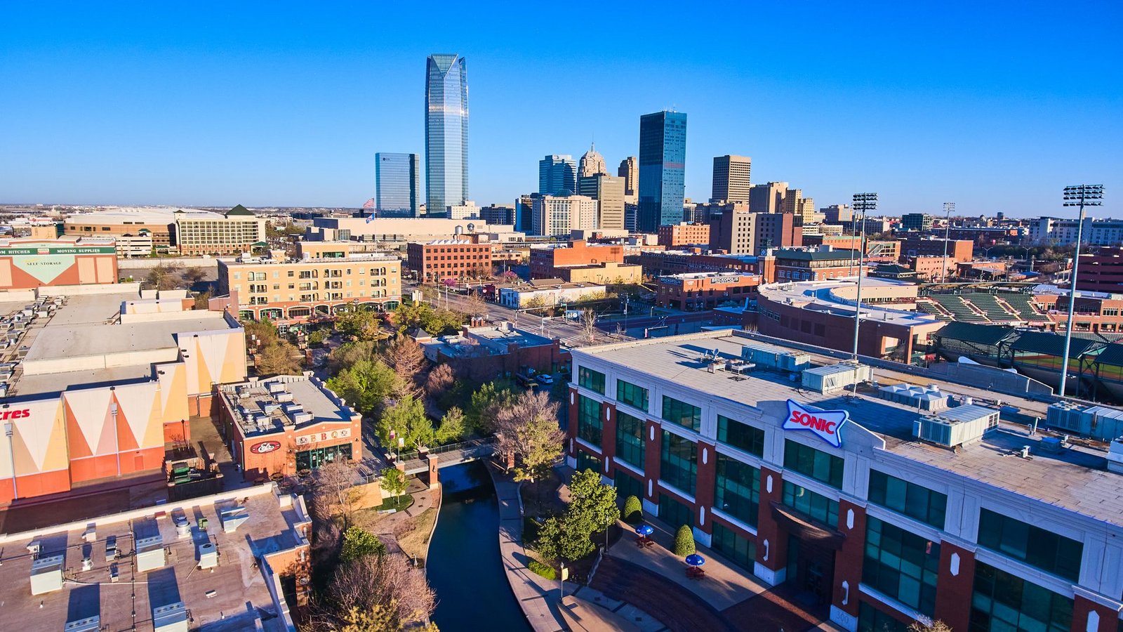 Oklahoma City im Morgenlicht - auf den ersten Blick eine ganz durchschnittliche Stadt der USA.Foto: IMAGO/Depositphotos/njproductions Oklahoma City im Morgenlicht - auf den ersten Blick eine ganz durchschnittliche Stadt der USA.Foto: IMAGO/Depositphotos/njproductions