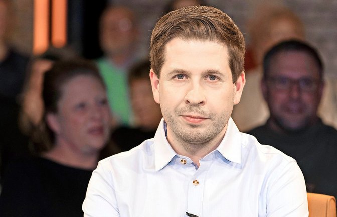 Kevin Kühnert bei einem TV-Auftritt.<span class='image-autor'>Foto: Radio Bremen</span>
