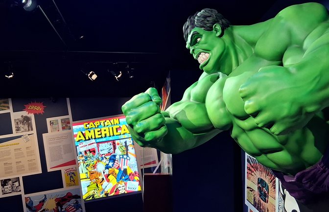 Ein dreidimensionales Comicbuch: Einige (über-)lebensgroße Marvel-Helden, wie hier Hulk, sind Teil der Ausstellung. <span class='image-autor'>Fotos: Kauer</span>
