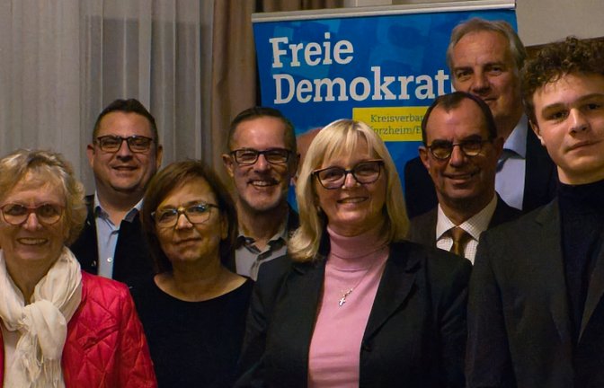 Die FDP hofft im Enzkreis gemeinsam mit dem FDP-Kreisvorsitzenden Dr. Hans-Ulrich Rülke (3. v.r.) und dem FDP-Europakandidaten Johannes Baumbast (ganz rechts) auf ein starkes Ergebnis bei der Kreistagswahl. <span class='image-autor'>Foto: p</span>