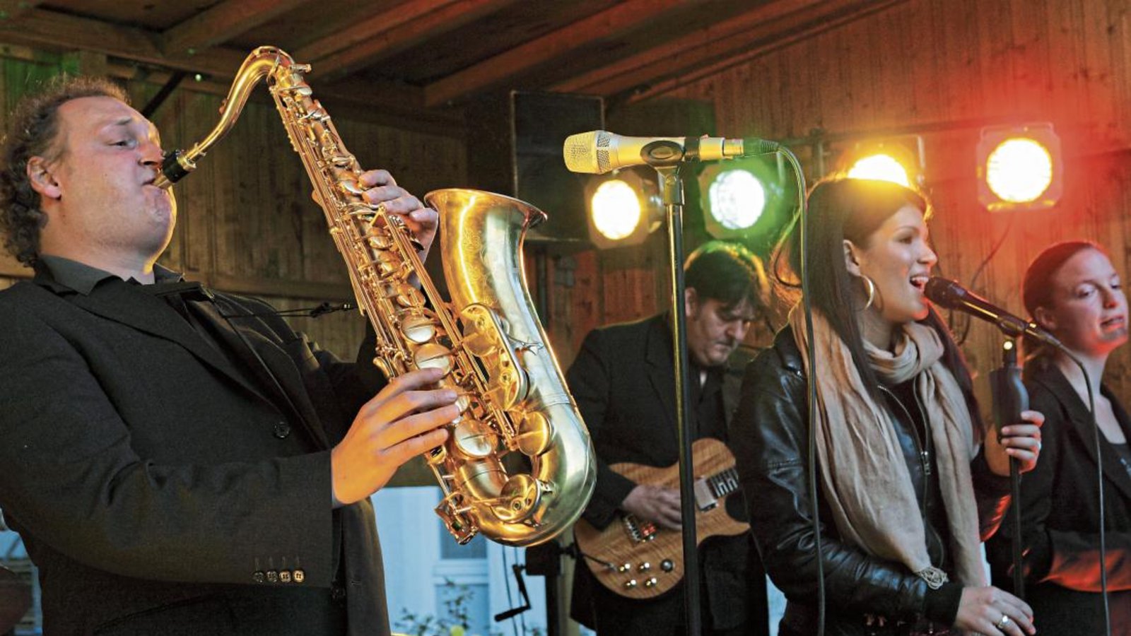 Matthias Leucht (links) und Band, hier ein Foto vom Heimatfest 2015, wird nächstes Jahr wieder beim Heimatfest auftreten. Foto: Kalb Matthias Leucht (links) und Band, hier ein Foto vom Heimatfest 2015, wird nächstes Jahr wieder beim Heimatfest auftreten. Foto: Kalb