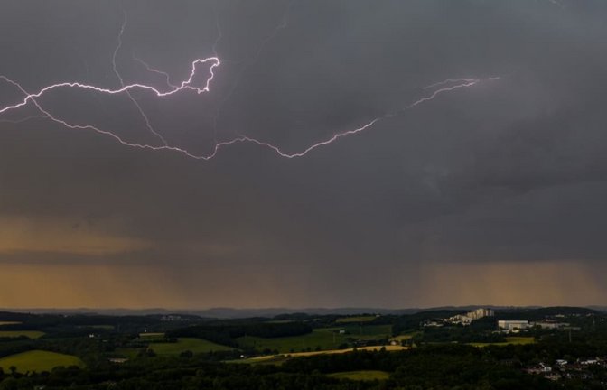 In Baden-Württemberg kann es heute einzelne Gewitter geben (Archivbild).<span class='image-autor'>Christoph Reichwein/dpa</span>