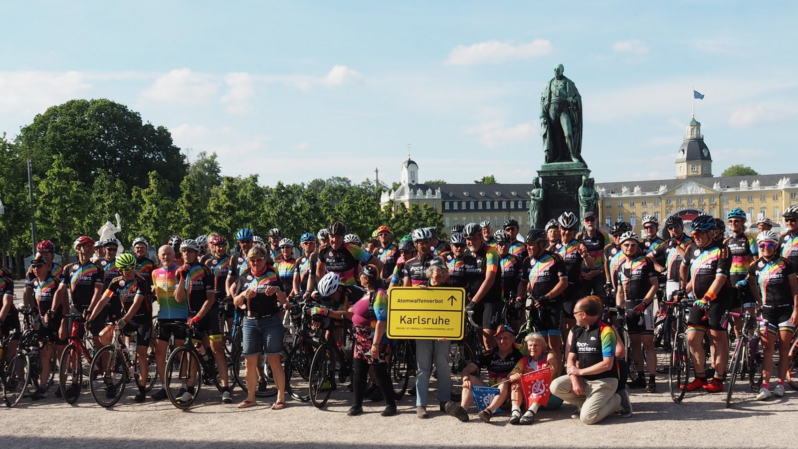 Bei der ersten Nuclearban Tour starteten die Teilnehmenden von Karlsruhe aus zu ihrer Rundfahrt.  Foto: p