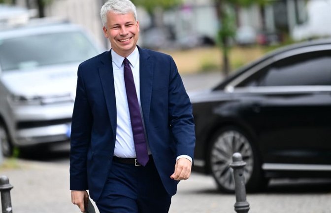 Der neue Verkehrsminister Steffen Bilger hat gut lachen.<span class='image-autor'>Fabian Sommer/dpa</span>