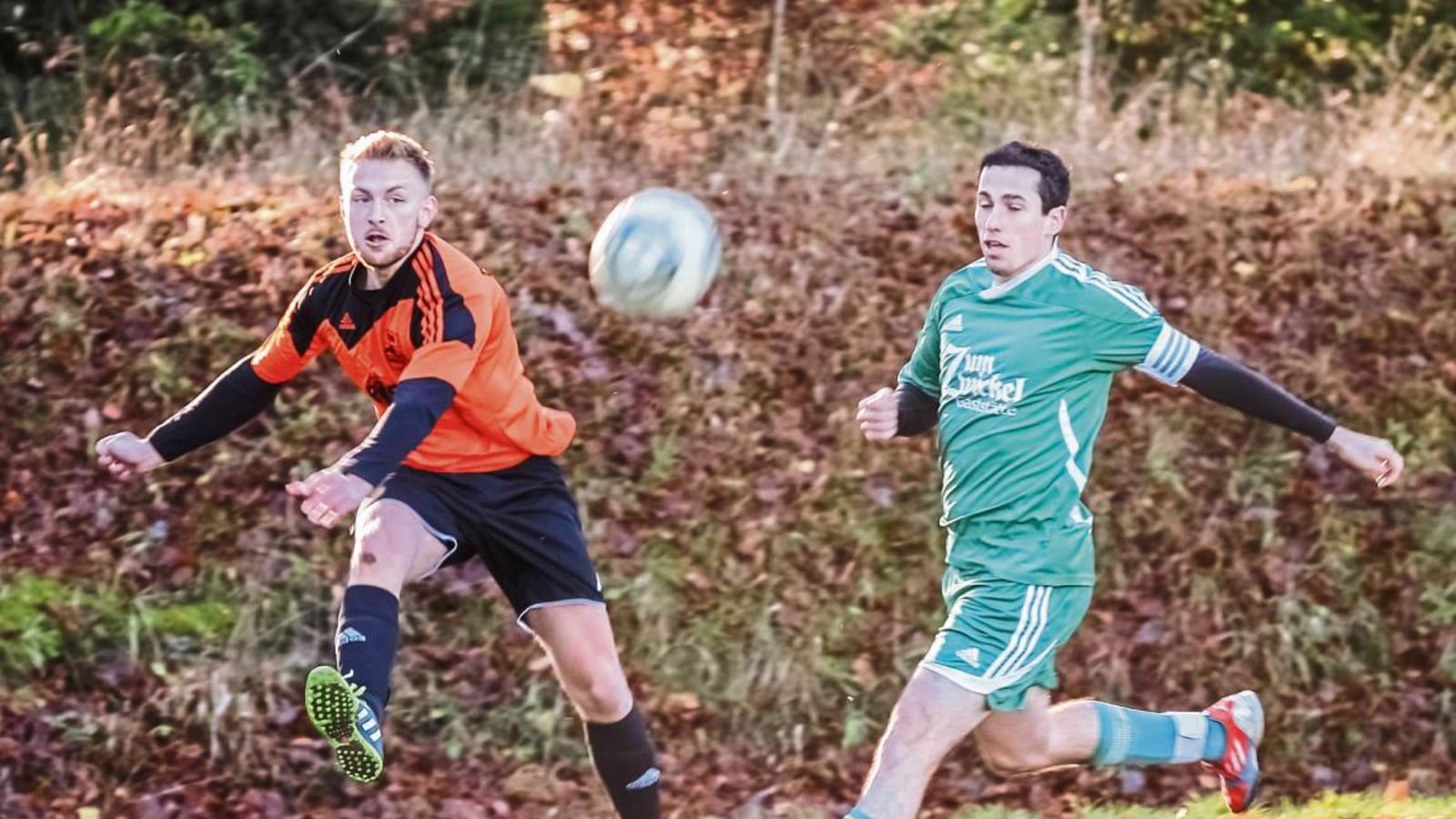 Der Iptinger Benjamin Rapp (rechts, im Spiel gegen Kleinglattbachs Ralf Krause) trifft am Sonntag erneut auf NK Croatia Bietigheim. Foto: Simecek Der Iptinger Benjamin Rapp (rechts, im Spiel gegen Kleinglattbachs Ralf Krause) trifft am Sonntag erneut auf NK Croatia Bietigheim. Foto: Simecek