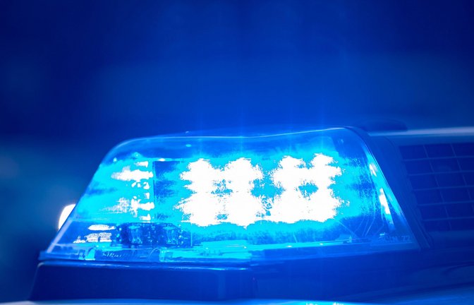 Die Karlsruher Polizei sucht nach zwei Frauen, die eine 23-Jährige ausgeraubt haben sollen (Symbolbild).<span class='image-autor'>Foto: IMAGO/Eibner/IMAGO/DROFITSCH/EIBNER</span>