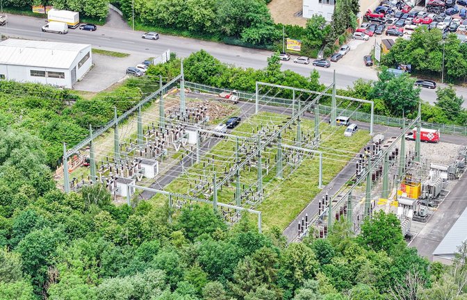 Ein Blick auf das betroffene Umspannwerk in Reutlingen.<span class='image-autor'>Foto: Jason Tschepljakow/dpa</span>