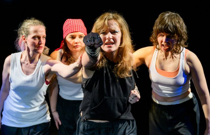 Diese vier Frauen schlagen zurück: Szene aus „Die Wut, die bleibt“<span class='image-autor'>Foto: tudio-Theater</span>