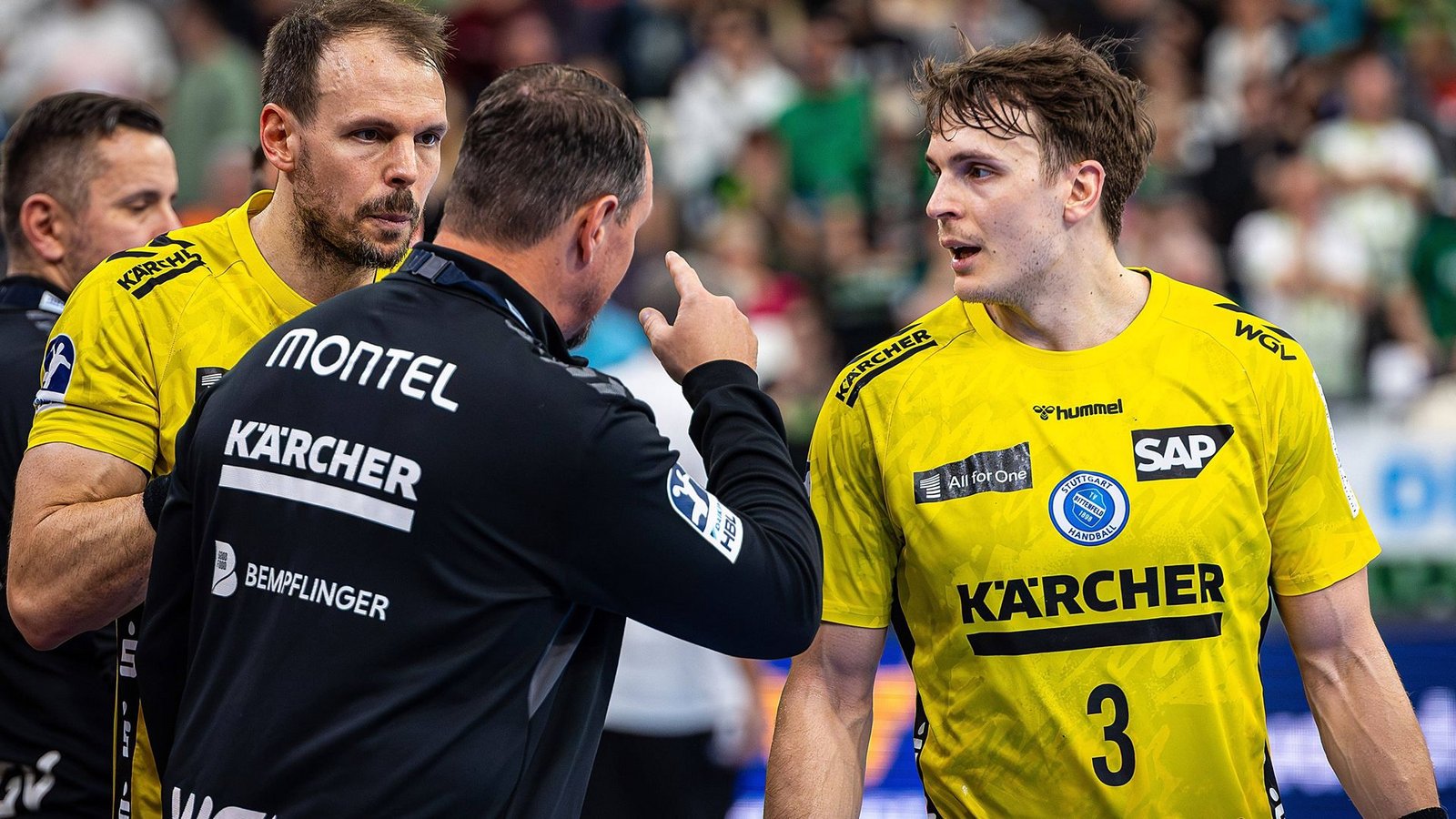 Trainer Misha Kaufmann mit den Häfner-Brüdern Kai und Max (re.) – zwei seiner Führungsspieler.Foto: IMAGO/Oliver Vogler Trainer Misha Kaufmann mit den Häfner-Brüdern Kai und Max (re.) – zwei seiner Führungsspieler.Foto: IMAGO/Oliver Vogler