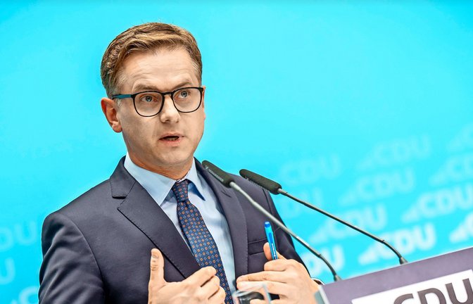 CDU-Generalsekretär Carsten Linnemann will die deutsche Verwaltung mit einer radikalen Fristenlösung beschleunigen.<span class='image-autor'>Foto: Michael Kappeler/dpa</span>