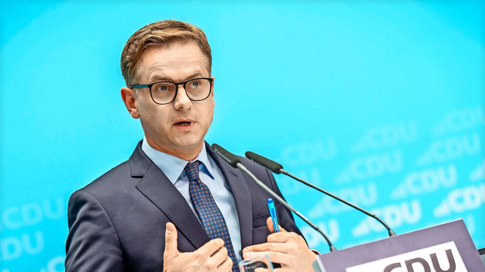 CDU-Generalsekretär Carsten Linnemann will die deutsche Verwaltung mit einer radikalen Fristenlösung beschleunigen.Foto: Michael Kappeler/dpa CDU-Generalsekretär Carsten Linnemann will die deutsche Verwaltung mit einer radikalen Fristenlösung beschleunigen.Foto: Michael Kappeler/dpa