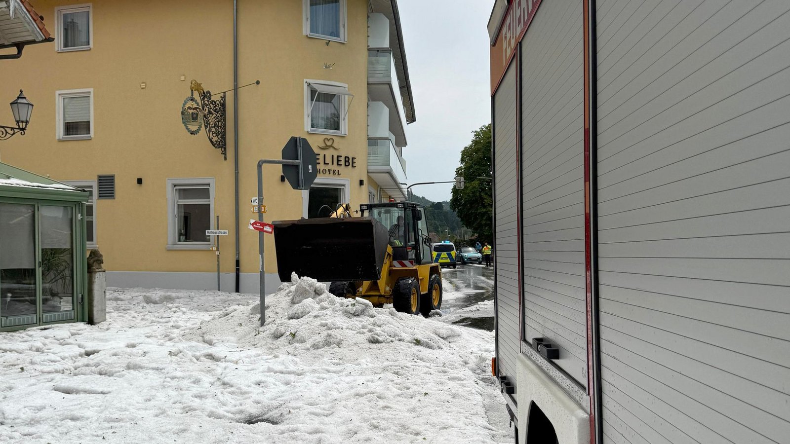 Hagelmassen am 1. Juli in Sipplingen (Bodenseekreis).Foto: Feuerwehr Sipplingen/dpa Hagelmassen am 1. Juli in Sipplingen (Bodenseekreis).Foto: Feuerwehr Sipplingen/dpa
