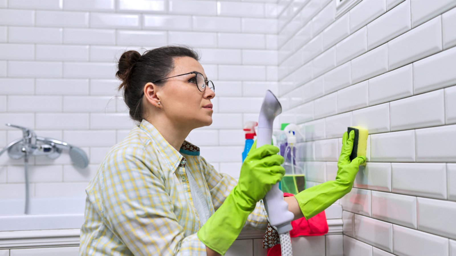 Mit dem Dampfreiniger geht es schneller.Foto: VH-studio / shutterstock.com Mit dem Dampfreiniger geht es schneller.Foto: VH-studio / shutterstock.com