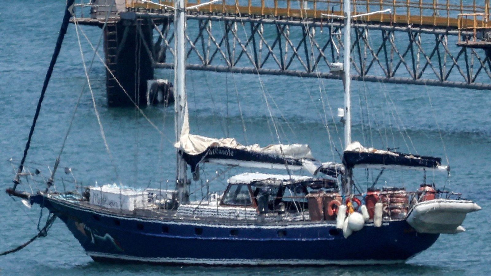 Das Hilfsschiff „Madleen” liegt am 10. Juni 2025 im südlichen Hafen von Ashdod vor Anker. Es wurde am Vortag von israelischen Streitkräften abgefangen.Foto: JACK GUEZ/AFP Das Hilfsschiff „Madleen” liegt am 10. Juni 2025 im südlichen Hafen von Ashdod vor Anker. Es wurde am Vortag von israelischen Streitkräften abgefangen.Foto: JACK GUEZ/AFP