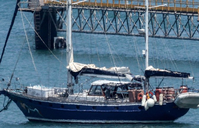 Das Hilfsschiff „Madleen” liegt am 10. Juni 2025 im südlichen Hafen von Ashdod vor Anker. Es wurde am Vortag von israelischen Streitkräften abgefangen.<span class='image-autor'>Foto: JACK GUEZ/AFP</span>
