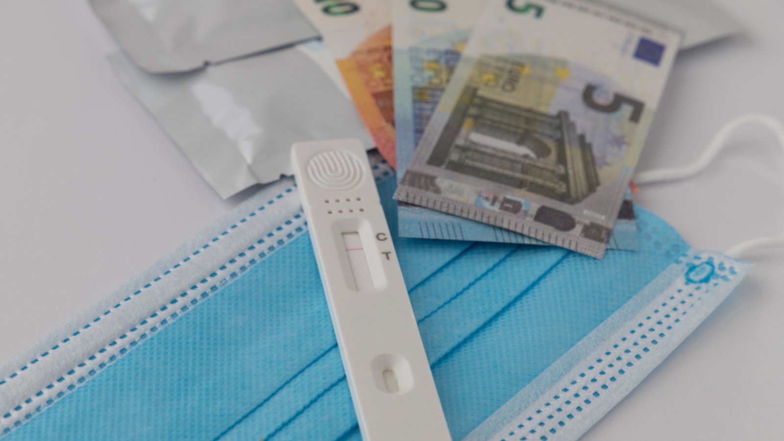 Ab 01. Juli wieder kostenpflichtig: Bürgertests.Foto: CorinnaL / shutterstock.com Ab 01. Juli wieder kostenpflichtig: Bürgertests.Foto: CorinnaL / shutterstock.com