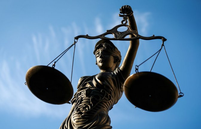 Wie das Landgericht Ulm am Montag mitteilte, nahm die 26-Jährige ihre Revision zurück. (Symbolbild)<span class='image-autor'>Foto: David-Wolfgang Ebener/dpa</span>