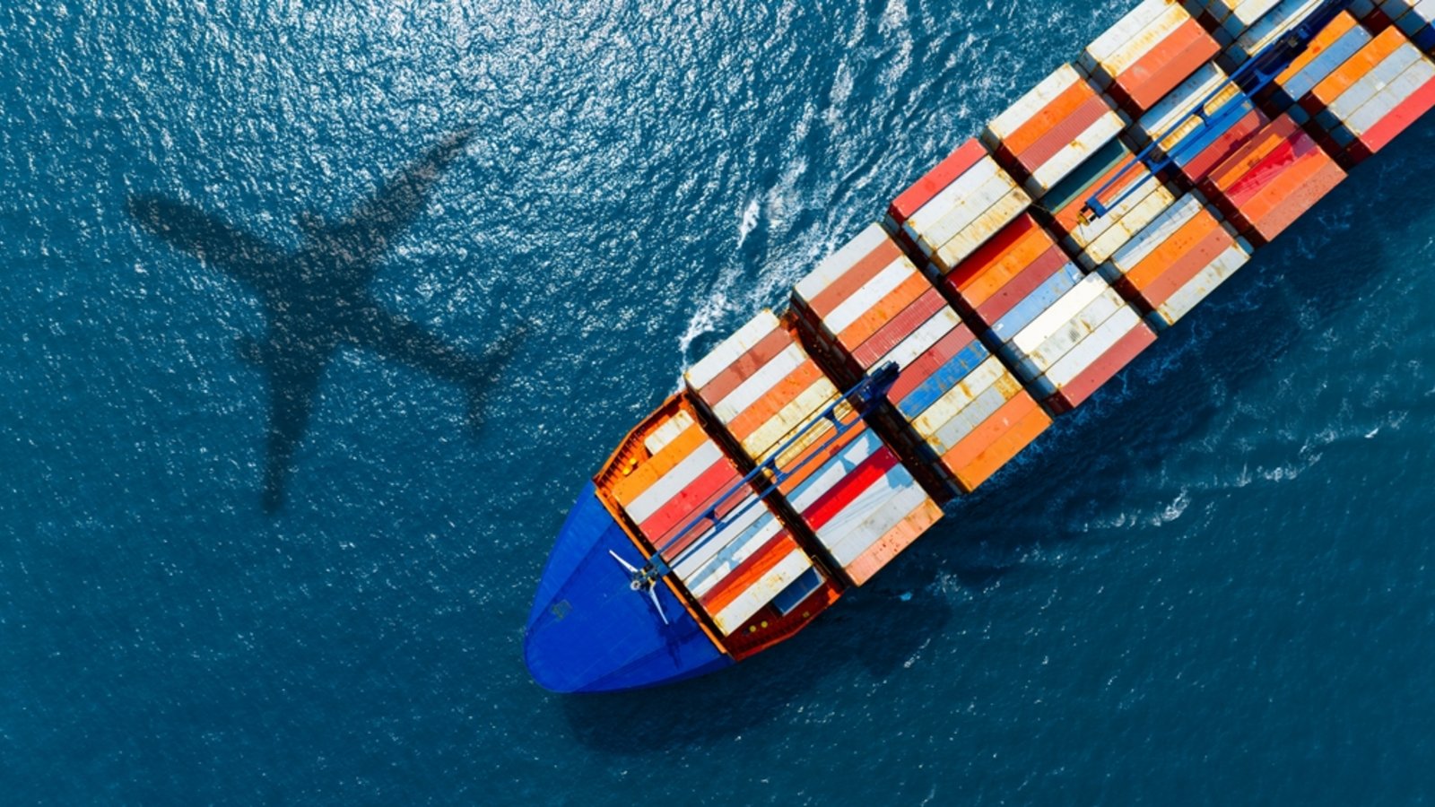 Deutschland importiert eine Vielzahl von Produkten aus den USA, darunter Transportmittel, Maschinen, chemische Erzeugnisse und Energie. Ein detaillierter Überblick zeigt die Bedeutung des transatlantischen Handels für beide Wirtschaftsräume.Foto: Me dia / shutterstock.com Deutschland importiert eine Vielzahl von Produkten aus den USA, darunter Transportmittel, Maschinen, chemische Erzeugnisse und Energie. Ein detaillierter Überblick zeigt die Bedeutung des transatlantischen Handels für beide Wirtschaftsräume.Foto: Me dia / shutterstock.com