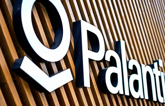 Das Logo des umstrittenen Software-Unternehmens Palantir im Schweizer Davos.<span class='image-autor'>Foto: dpa</span>
