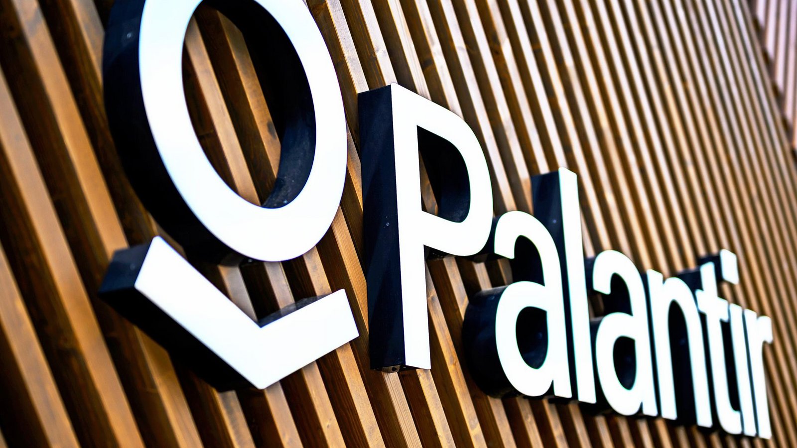 Das Logo des umstrittenen Software-Unternehmens Palantir im Schweizer Davos.Foto: dpa Das Logo des umstrittenen Software-Unternehmens Palantir im Schweizer Davos.Foto: dpa