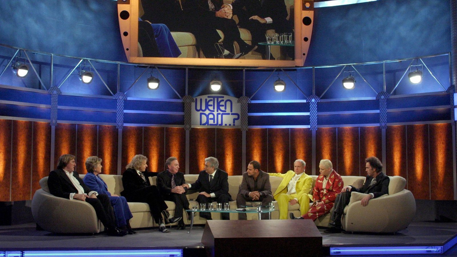 Showmaster Thomas Gottschalk mit prominenten Gästen auf der „Wetten, dass...?“-Couch – made by Rolf Benz. (Archivbild)Foto: imago stock&people/imago stock&people