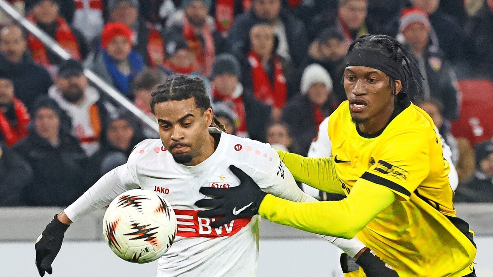 Der VfB besiegt die Young Boys Bern in der Europa League und verdient daran – doch dafür muss sich der StuttgarterFoto: Baumann Der VfB besiegt die Young Boys Bern in der Europa League und verdient daran – doch dafür muss sich der StuttgarterFoto: Baumann
