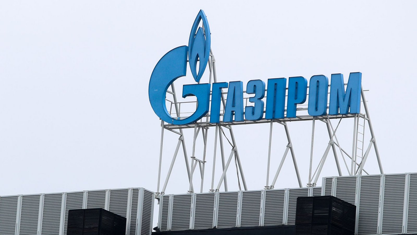 Der russische Staatskonzern Gazprom schreibt erstmals seit Beginn der Jahrtausendwende rote Zahlen.Foto: Stringer/dpa