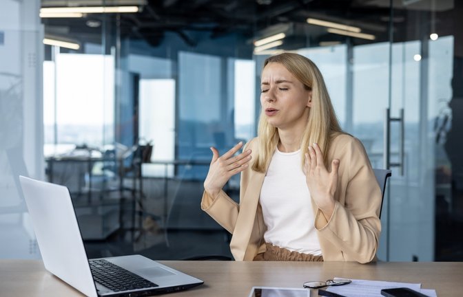 Muss man die Hitze im Büro ertragen?<span class='image-autor'>Foto: TetianaKtv / shutterstock.com</span>