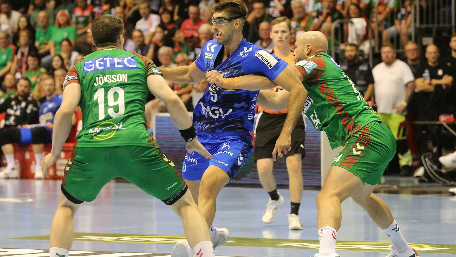 TVB-Spieler Antonio Serradilla trifft gegen den SC Magdeburg auf seinen ehemaligen und künftigen Verein.Foto: IMAGO/CHROMORANGE TVB-Spieler Antonio Serradilla trifft gegen den SC Magdeburg auf seinen ehemaligen und künftigen Verein.Foto: IMAGO/CHROMORANGE