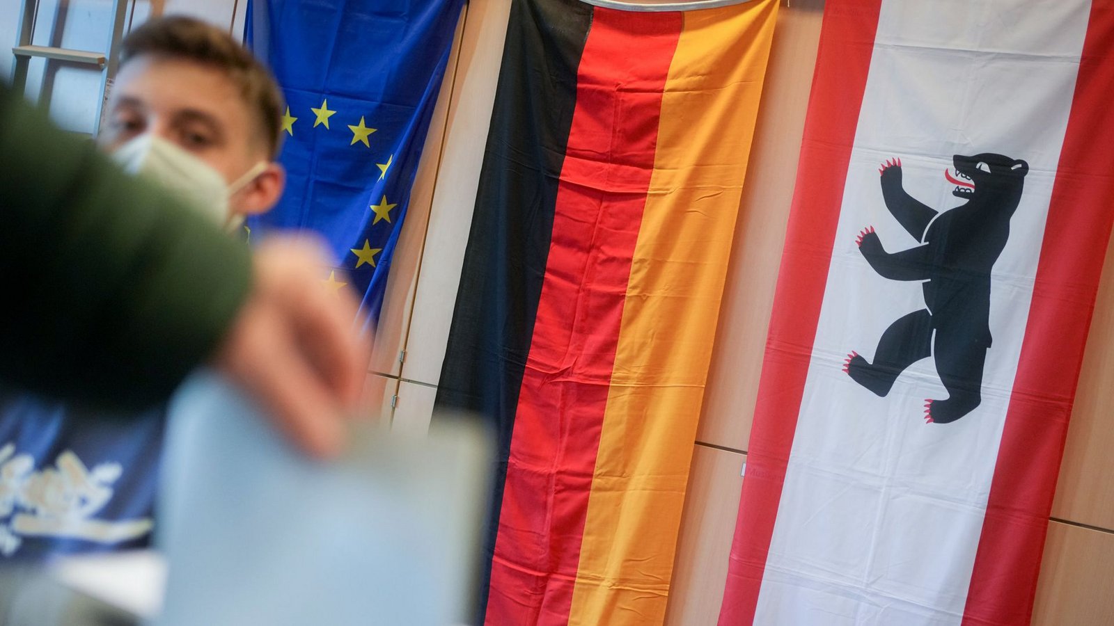 In Teilen Berlins wird am 11. Februar die Bundestagswahl 2021 wiederholt. Fast 600 000 Personen sind aufgerufen, nochmal ihre Erst- und Zweitstimme abzugeben.Foto: dpa/Kay Nietfeld In Teilen Berlins wird am 11. Februar die Bundestagswahl 2021 wiederholt. Fast 600 000 Personen sind aufgerufen, nochmal ihre Erst- und Zweitstimme abzugeben.Foto: dpa/Kay Nietfeld