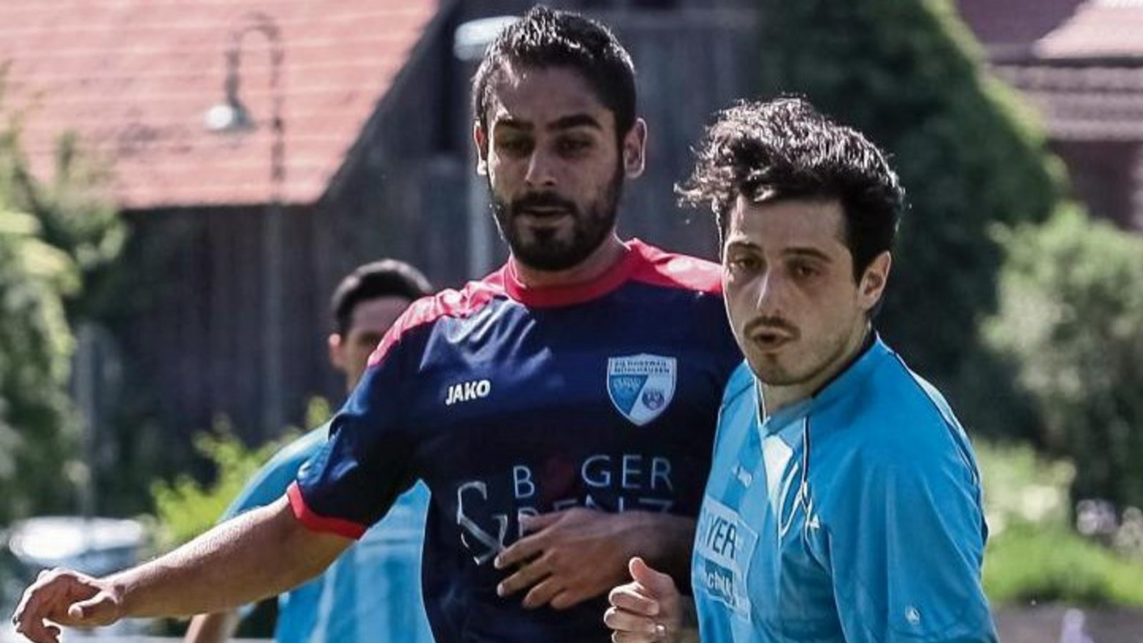 Yassin Uddin (SGM Roßwag/Mühlhausen) setzt sich gegen Nussdorfs Luca Brugaletta durch und gewinnt unter sengender Hitze mit 5:0. Foto: Simecek Yassin Uddin (SGM Roßwag/Mühlhausen) setzt sich gegen Nussdorfs Luca Brugaletta durch und gewinnt unter sengender Hitze mit 5:0. Foto: Simecek